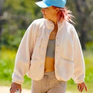 Free People Hit The Slopes Fleece Jacket (size small, NWOT)